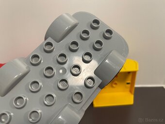 Lego Duplo červené auto - 11