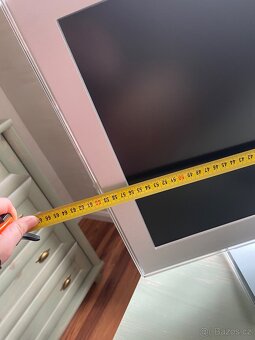 Malá televize JVC na nožičce - 11