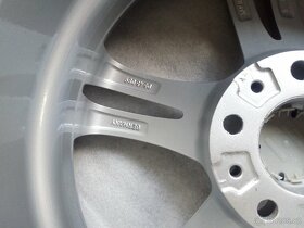 kola BMW M5 - 11
