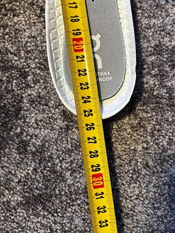 On Running, model Cloudtrax Waterproof. Velikost 38,5 - 11