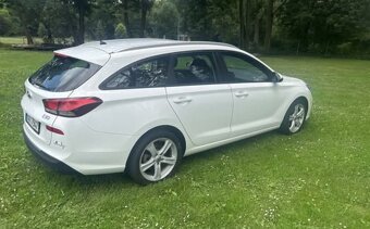 Hyundai i30 1.6 CRDi - 11
