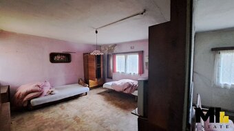 Prodej rodinného domu 435 m2 na pozemku o velikosti 1 790 m2 - 11