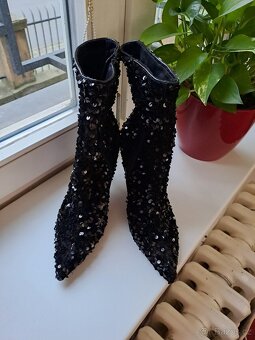 Černé flitrové kotníkové boty vel 39 jehlovém podpatku - 11