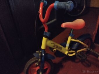 Dětské kolo s přídavnými kolečky - 11