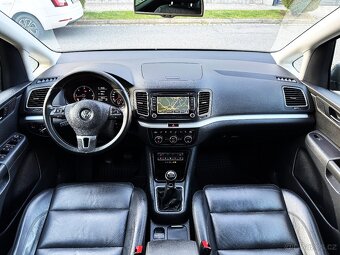 VOLKSWAGEN SHARAN 2.0TDI KŮŽE,KAMERA,XENONY,TAŽNÉ,PANORAMA, - 11