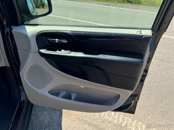 Chrysler Lancia Voyager Gold 3.6 RT EU 2012 - 11