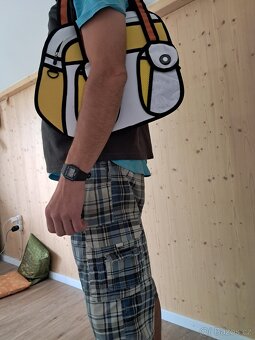 Taška jako vystřižená z papíru - 11