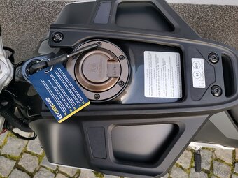 Husqvarna Svartpilen - 11