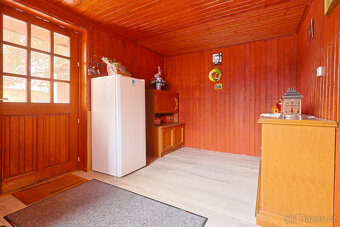 Rozmanitá usedlost s rozsáhlými pozemky 64 544 m² — Rochov u - 11