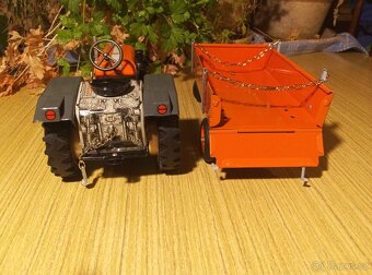 Kubota T15 s vlekem - 11