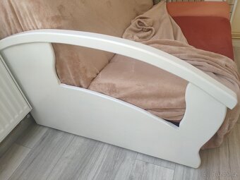 Pohovka bílá, rozkládací s úložným prostorem - 120x105 slože - 11