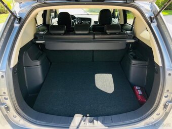 Mitsubishi Outlander 2.2Di-D 110KW 4x4 AUT SENZORY SERVISKA - 11