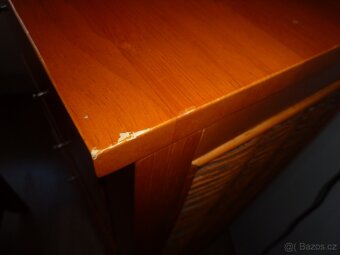 Dřevěná komoda se zásuvkami/prádelník - 11