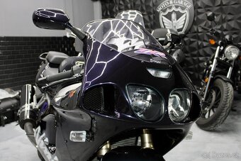 Kawasaki Ninja ZX-7R - 11