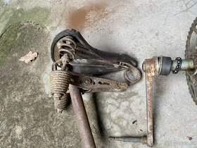 Sedla na cyklo veterány,motokola,dily Stadion - 11