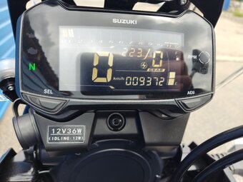 Suzuki DL 250 V-Strom ABS (2021) Nový, 9000km, AKCE - 11