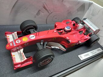 F1 FERRARI F2005 2005 RUBENS BARRICHELLO HOTWHEELS 1:18 - 11