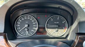 BMW 318d 105kW Navi,Xenony - 11