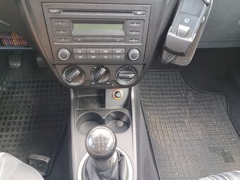 Volkswagen Fox 1.4i 55kw ,funkční klima,nehavarovné,1 majite - 11