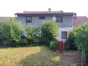 RD se zahrádkou a 2x garáží v obci Přílepy. - 11
