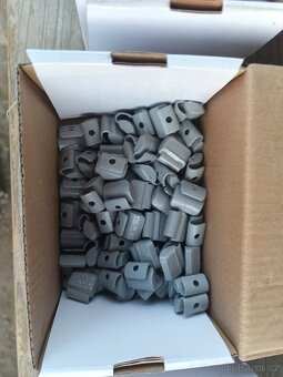 Poloautomat. zouvačka s pomocným ramenem - 11