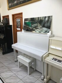Bílé pianino Petrof 125 se zárukou, doprava zdarma, nový lak - 11