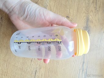 Odsávačka mateřského mléka Medela - 11