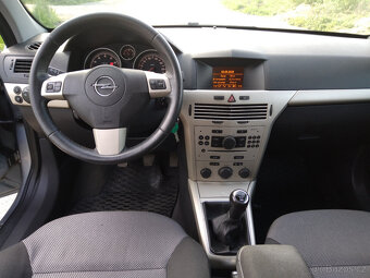 Opel Astra kombi - 11