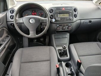 KRÁSNÝ GOLF PLUS 1.6 BENZÍN 1.MAJITELKA ZÁRUKA KM - 11