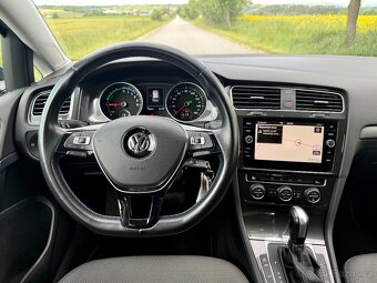 Volkswagen e-Golf,  32kWh,SoH 89%,CCS,NAVI, s DPH 349 000,- - 11