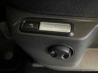 VW Tiguan 2.0TDI 4Motion DSG Full LED Kamery ACC Tažné 2021 - 11