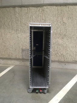 Cateringový, servírovací vozík z letadel. - 11