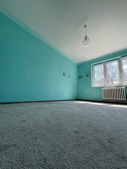 Prodej prostorného dvoupodlažního rodinného domu – Kožlany ( - 11