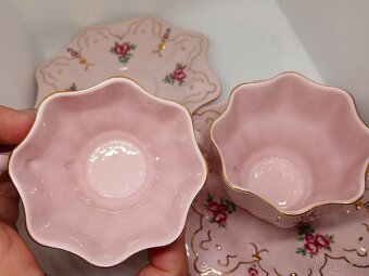 Krásný růžový porcelán-set hrnky, podšálky - 11