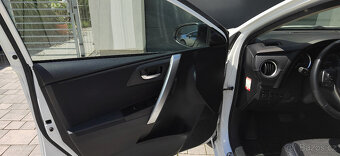 Toyota Auris 1,8 HYBRID, najeto 83.500 km, rok výroby 2013 - 11