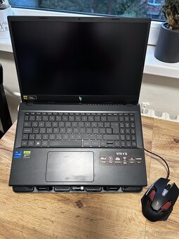 Acer Nitro V 15 black - herní myš nitro - chladící podložka - 11