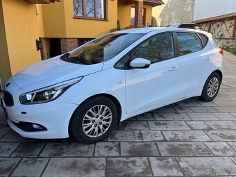 KIA Ceed 1.4 CRDi (2013), hatchback, nafta, manuál - 11