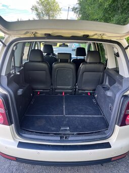 Prodám VW Touran 1.9 TDI 77 kw (BLS) r.v. 2009 7 MÍSTNÉ - 11