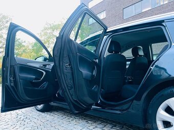 Opel Insignia 2.0CDTi AUTOMAT SENZORY TAŽNÉ BEZ ADBLUE - 11