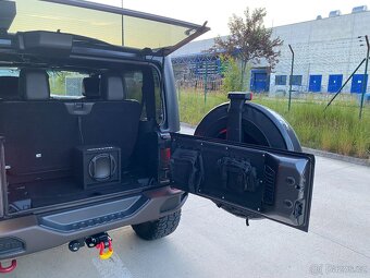 Jeep Wrangler 75th Anniversary Edition - 11