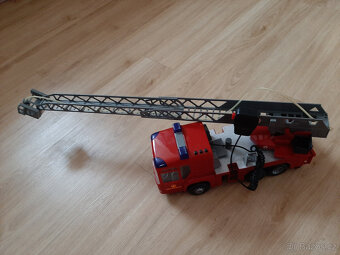 Panenky, elektronické hračky, auta, vlaky, dřevěná puzzle - 11