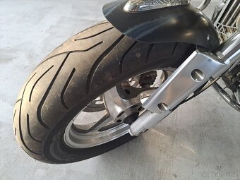 Suzuki VZ 800 Marauder - 11