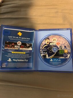 Prodám PS 4 1 TB +2 ovladače a + 4 hry - 11