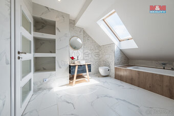 Prodej rodinného domu, 190 m², Praha, ul. Žampiónová - 11