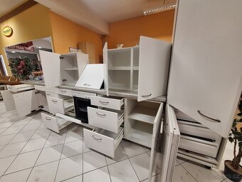 Kuchyňská linka včetně spotřebičů - 11
