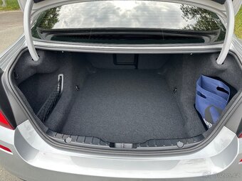 BMW F10 530d xDrive M-packet LCI, full výbava, TOP stav - 11