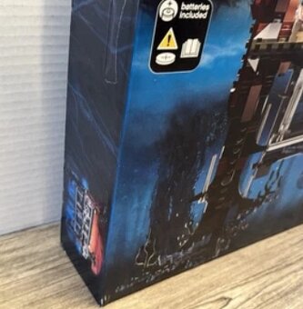 LEGO Stranger Things 75810 Upside Down - 11