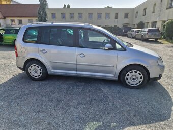 Volkswagen Touran - 11