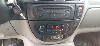 Renault Scénic 1.9 TDI 75KW  Digitální klimatizace - 11