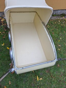 Starožitný kočárek pro miminko č.  202 - 11